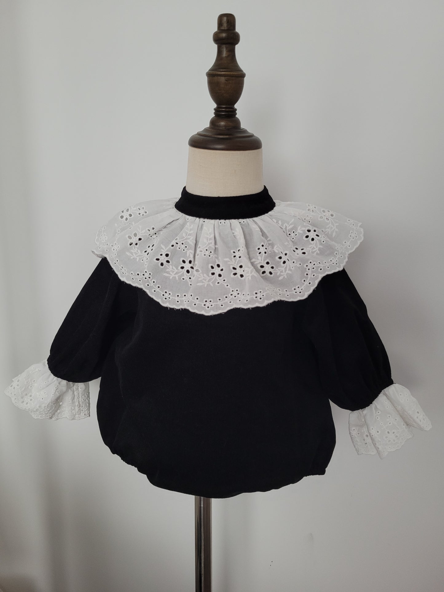 Joana Romper (1 to 2 working days delivery time, make sure to guarantee your on the first batch)