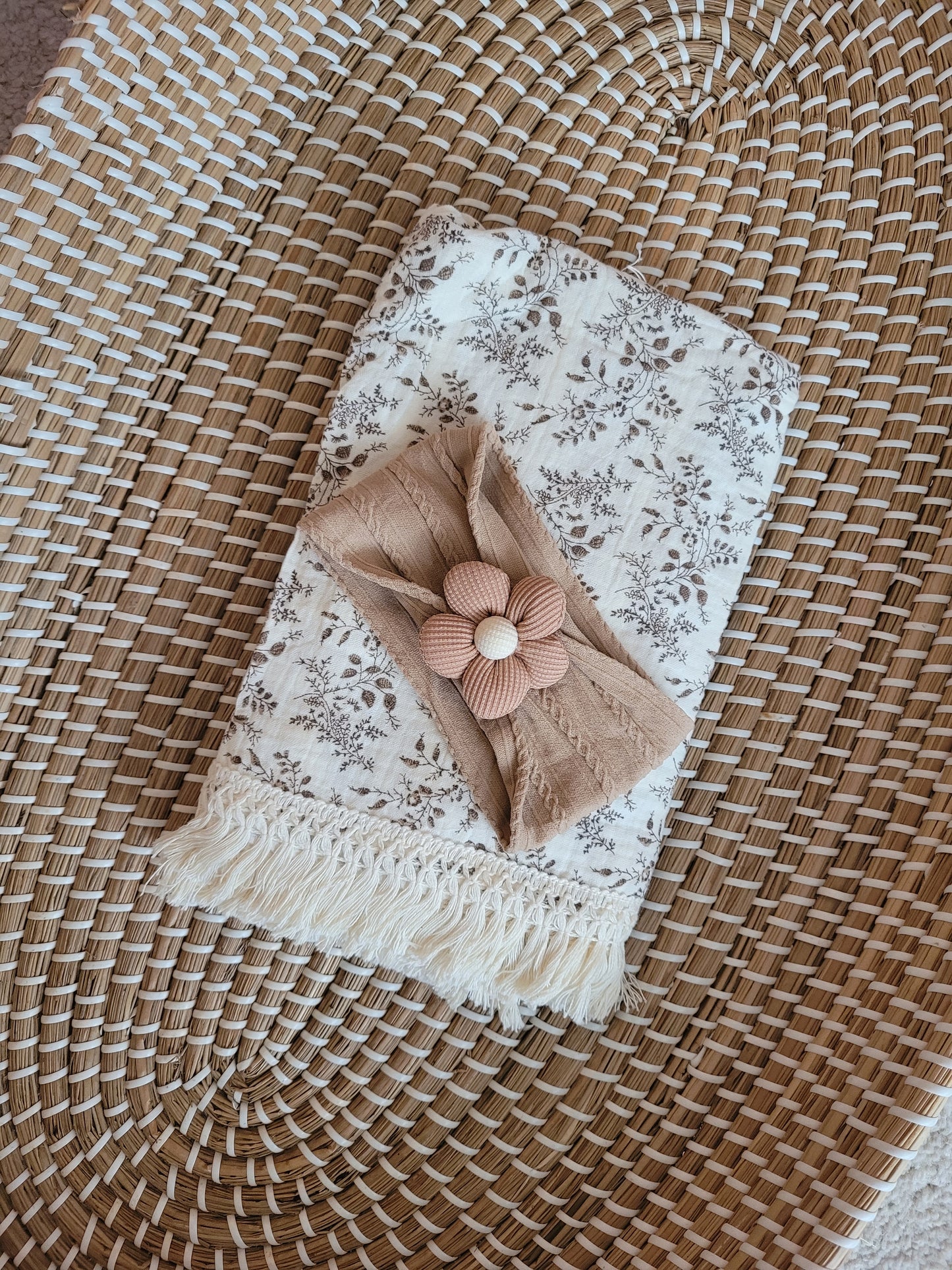Combo large towel/blanket (110×110cm)+ Accessorie
